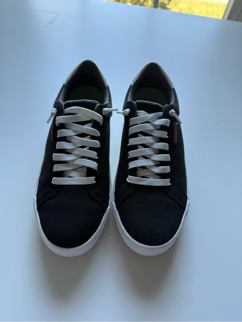 Dr. Scholl’s Time-Off  Black Canvas Low-Top Sneakers with White Laces 7.5